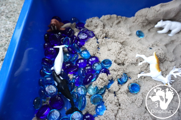 Kinetic Sand Arctic Animals Themed Sensory Bin - a fun small play sensory bin for the arctic animals with glass gems, arctic toob and kinectic sand - 3Dinosaurs.com