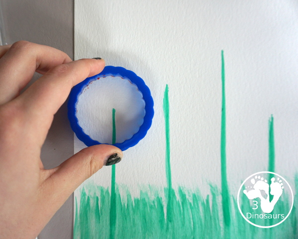 Watercolor Poppy Painting For Veteran's Day - a fun  watercolor painting using cookie cutters for the circle flowers and q-tip painting for the center. Simple and easy to do with kids. - 3Dinosaurs.com