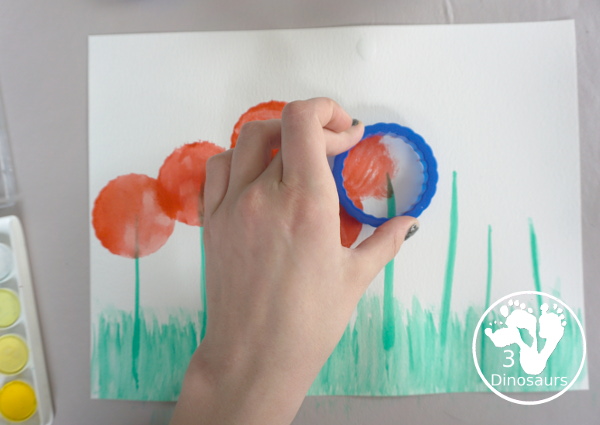 Watercolor Poppy Painting For Veteran's Day - a fun  watercolor painting using cookie cutters for the circle flowers and q-tip painting for the center. Simple and easy to do with kids. - 3Dinosaurs.com