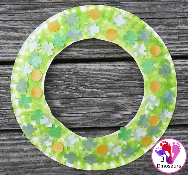 Four Leaf Clover Wreath for St Patrick's Day - a fun wreath made with clovers and gold coins for St. Patrick's Day - 3Dinosaurs.com