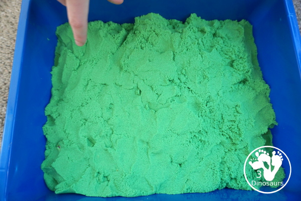 St. Patrick's Day Gold Find Sensory Bin - a fun kinetic sand sensory bin for St. Patrick's Day with finding the gold in the sensory bin - 3Dinosaurs.com