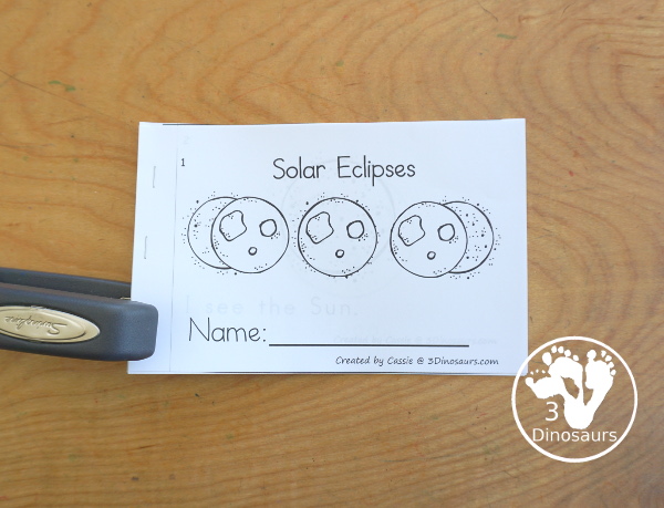 Free Solar Eclipse Easy Reader Book - with a 6 pages book with words about the solar eclipse with the Sun, Moon, Earth, Total Solar Eclipse, Partial Solar Eclipse and Annular Solar Eclipse - 3Dinosaurs.com