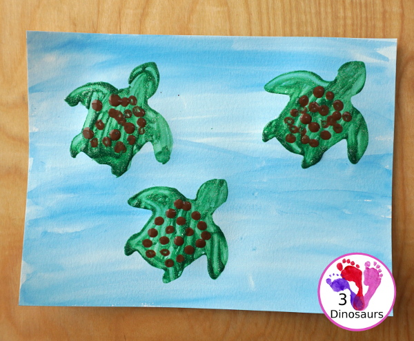 Sea Turtle Painting with Cookie Cutters for Kids - an easy sea turtle painting activities that kids of different ages can do with cookie cutters - 3Dinosaurs.com