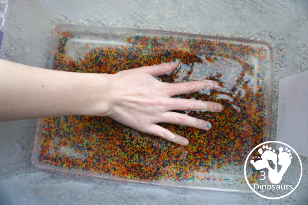 Water Beads Sensory Bin - easy sensory play with water beads for all year - 3Dinosaurs.com