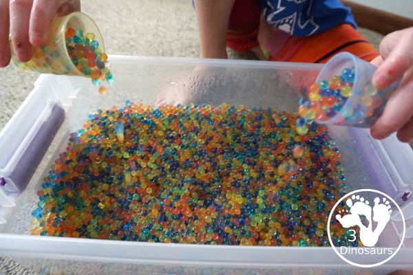 Water Beads Sensory Bin - easy sensory play with water beads for all year - 3Dinosaurs.com