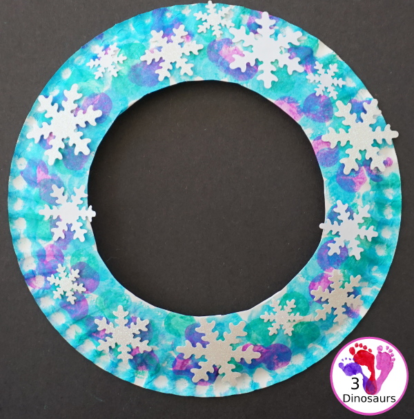 Snowflake Wreath - a simple snowflake themed wreath you can make in the winter - 3Dinosaurs.com