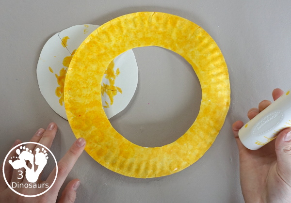 Lunar New Year Wreath Craft for kids - a simple paper plate wreath you can make with kids for the lunar new year and Chinese New year with a red lantern theme  - 3Dinosaurs.com