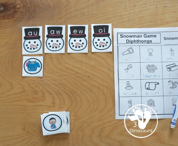 Free Snowman Diphthong Game for AU, AW, EW and OI Words - with snowman matching diphthong letters with pictures of those words. With a fun game to play while matching and a worksheet with all the pictures and words to find. A great review of diphthong words au, aw, ew, and oi. - 3Dinosaurs.com