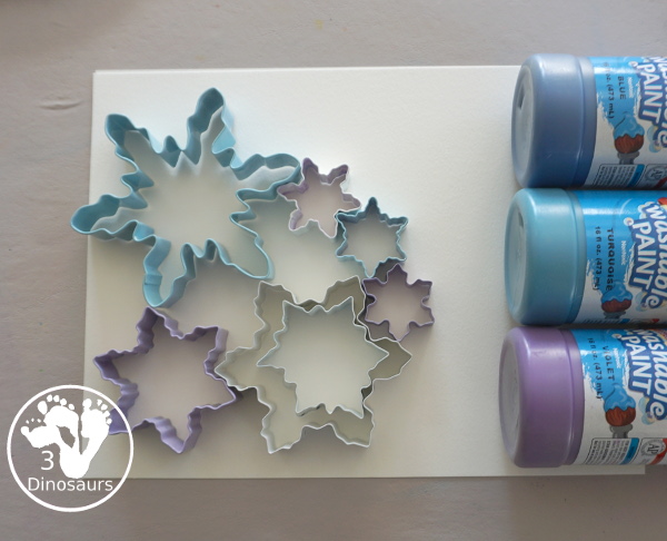 Colored Snowflake Cookie Cutter Stamping - A simple stamp painting with cookie cutters. You have several sizes and different colors of blues and purple - 3Dinosaurs.com