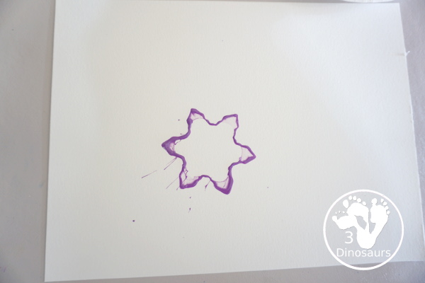 Colored Snowflake Cookie Cutter Stamping - A simple stamp painting with cookie cutters. You have several sizes and different colors of blues and purple - 3Dinosaurs.com