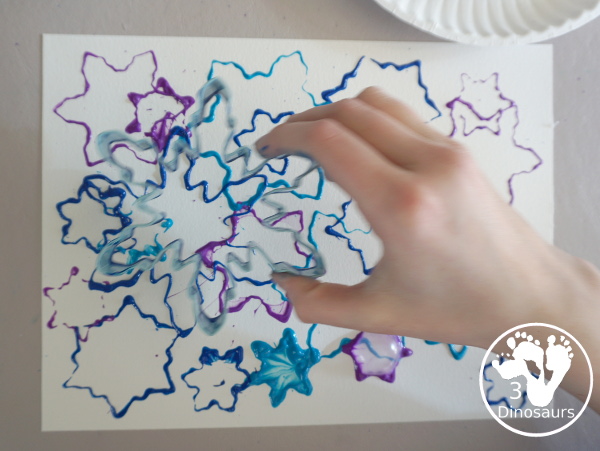 Colored Snowflake Cookie Cutter Stamping - A simple stamp painting with cookie cutters. You have several sizes and different colors of blues and purple - 3Dinosaurs.com