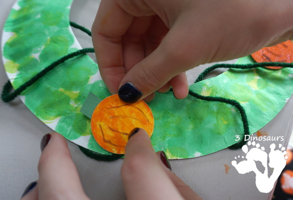 Pumpkin Patch Themed Wreath - easy to make and great for the fall pumpkin wreath - 3Dinosaurs.com