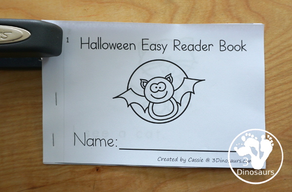 FREE Halloween Easy Reader Book: Short Vowels Words - simple sight word and short vowel words with Halloween themes with sound it out cards and pocket chart sentences - 3Dinosaurs.com