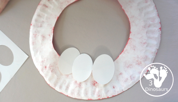 Monster Paper Plate Wreath - Easy to make paper plate monster wreath a great craft for Halloween - 3Dinosaurs.com