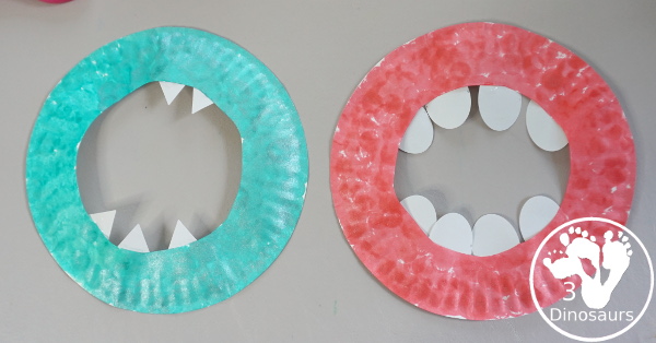 Monster Paper Plate Wreath - Easy to make paper plate monster wreath a great craft for Halloween - 3Dinosaurs.com