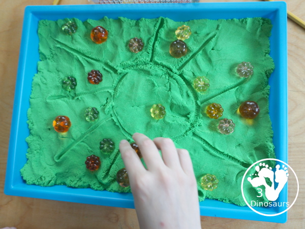 Pumpkin Patch Zen Garden - an easy calm down sensory activity for kids to do during the fall. - 3Dinosaurs.com