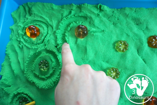 Pumpkin Patch Zen Garden - an easy calm down sensory activity for kids to do during the fall. - 3Dinosaurs.com