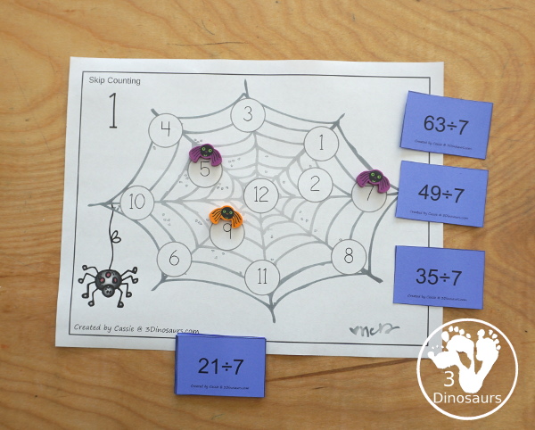 Free Spider Skip Counting Mat: Numbers 1 to 12 - fun skip counting mats that you can use for skip counting 12 times for each number - 3Dinosaurs.com