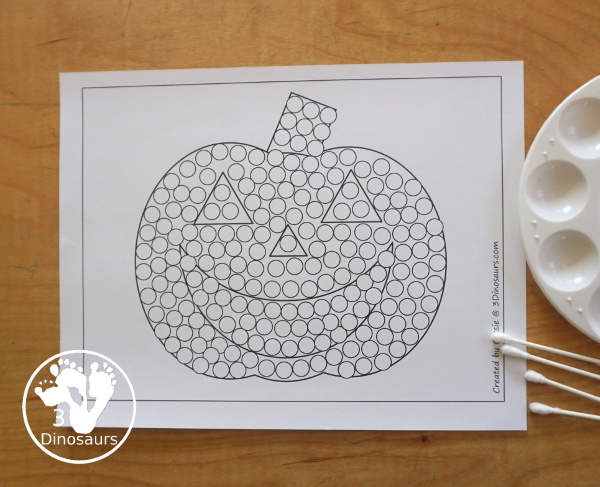 Free Jack-O-Lantern Fine Motor Mats - you have three jack-o-lantern templates, three jack-o-lantern tracing printables and one jack-o-lantern q-tip fine motor mat. A fun fine motor set for Halloween - 3Dinosaurs.com