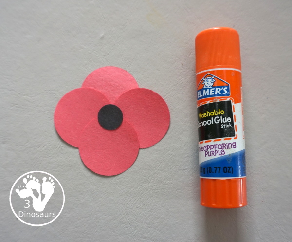 Poppy Flower Wreath Craft for Kids for Veteran's Day. A great way to remember veterans and all they have done. These are great to make for remembrance days, veterans day and memorial day - 3Dinosaurs.com