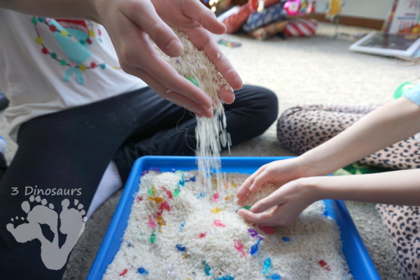 Christmas Lights & Rice Sensory Bin - simple and easy to set up sensor bin for kids to play in and great for sensory play - 3Dinosaurs.com