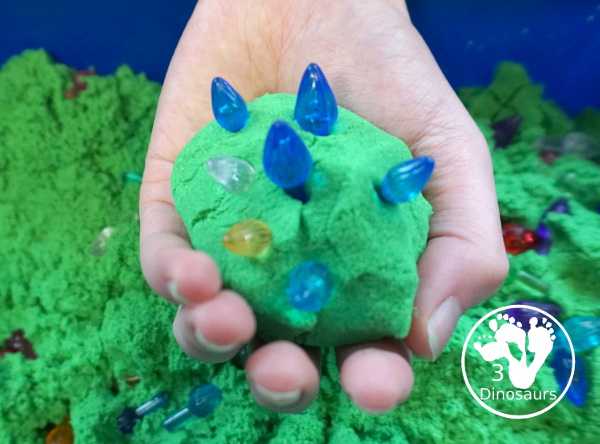 Christmas Lights and Kinetic Sand Sensory Bin - a fun sensory bin with green kinetic sand and Christmas lights for kids to play in and explore. - 3Dinosaurs.com