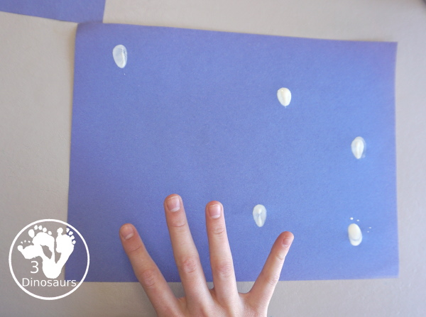 Making Fingerprint Daisies - a simple and easy painting craft that kids can do in minutes with very few supplies- 3Dinosaurs.com