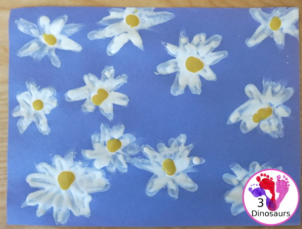 Making Fingerprint Daisies - a simple and easy painting craft that kids can do in minutes with very few supplies- 3Dinosaurs.com