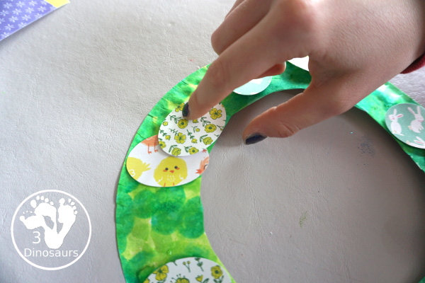  Easter Wreath Craft for Kids a simple easter wreath you can make with scrapbook paper and paper plate. A perfect craft for kids to make. - 3Dinosaurs.com