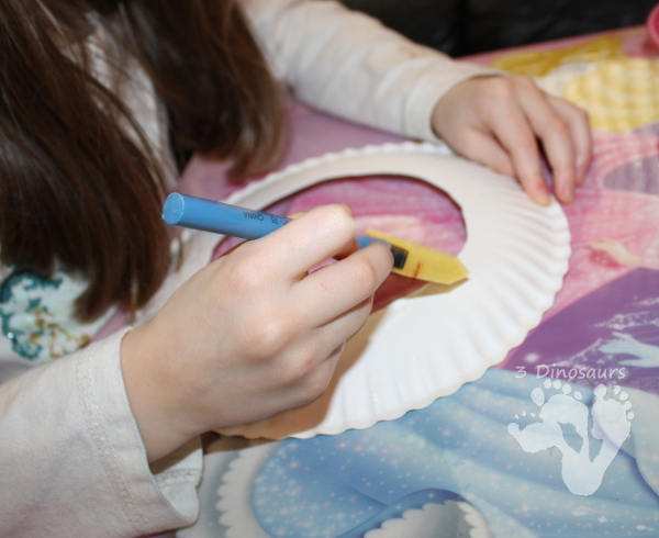 Paper Plate Felt Button Flower Wreath - a fun spring craft that is easy to make with kids - 3Dinosaurs.com