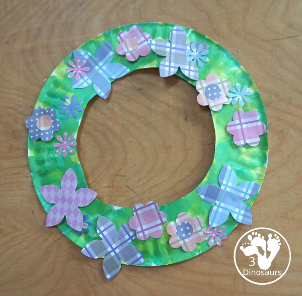 Flower Scrapbook Paper Wreath Craft - a paper plate wreath made with dot markers and scrapbook paper to make this flower wreath - 3Dinosaurs.com