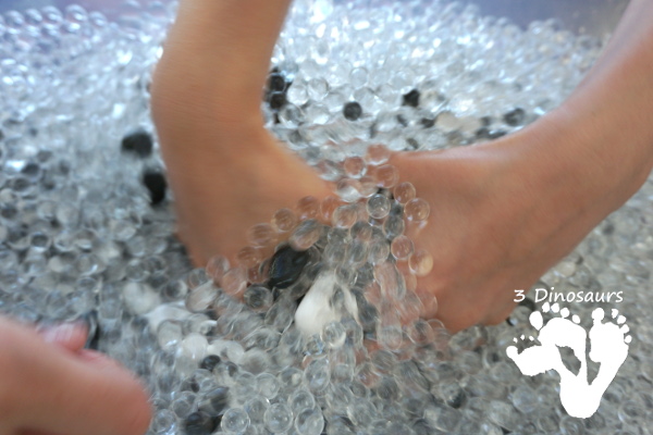 Black and White Space Themed Water Bead Sensory Bin - easy to make sensory bin for kids to play in  - 3Dinosaurs.com 