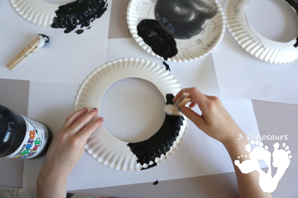 A Fun Space Theme Wreath - make a paper plate wreath with a space theme that has planets and stars - 3Dinosaurs.com 