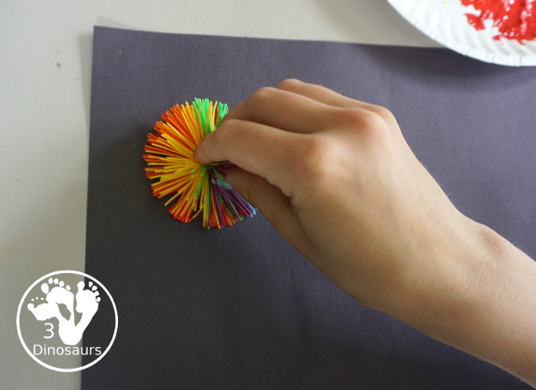 Firework Painting with String Balls - with a simple rubber band string ball painting with different colors and great for the Fourth of July and any Firework themes. And also works for the Opening Ceremony for the Olympics