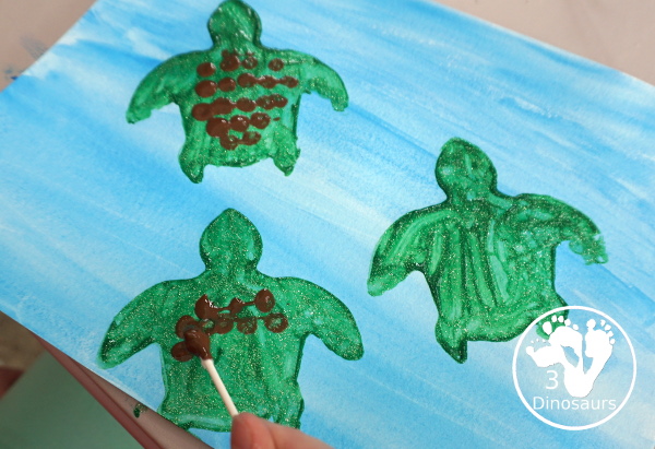 Sea Turtle Painting with Cookie Cutters for Kids - an easy sea turtle painting activities that kids of different ages can do with cookie cutters - 3Dinosaurs.com