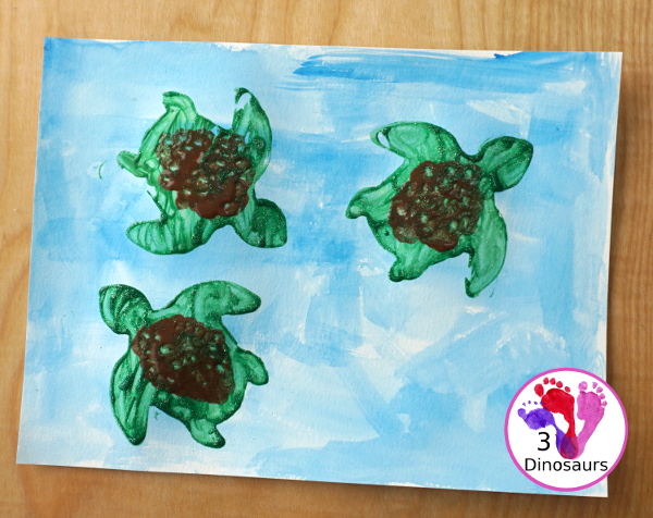 Sea Turtle Painting with Cookie Cutters for Kids - an easy sea turtle painting activities that kids of different ages can do with cookie cutters - 3Dinosaurs.com