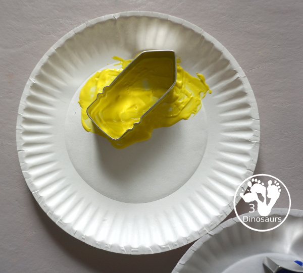 School Cookie Cutter Painting - with how we spread the paint around the paper plate with the cookie cutter..- 3Dinosaurs.com