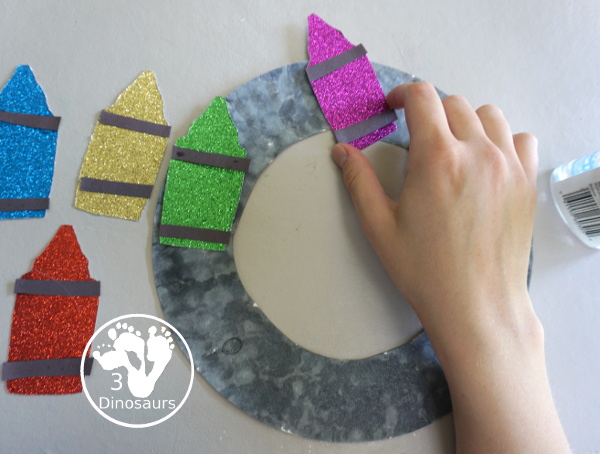 Glitter Crayon Wreath Craft For Kids - a great color or back to school glitter crayons wreath you can make with kids. - 3Dinosaurs.com